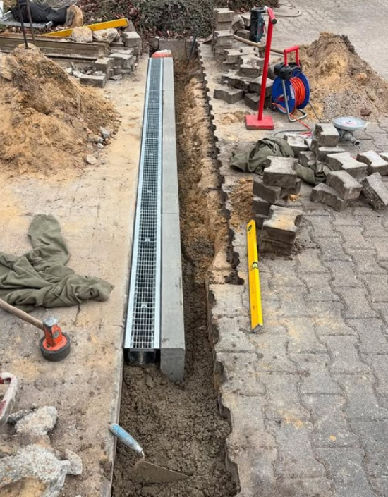 Pflasterarbeiten und Regenrinne Lüneburg – Baum- & Gartenpflege Köllmann