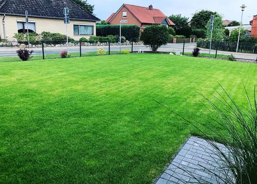 Rollrasen verlegen – Gartenpflege Baum- & Gartenpflege Köllmann