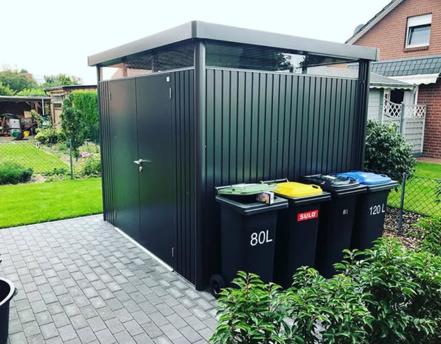 Stabile Gartenbox aus Metall sauber aufgebaut – Baum- & Gartenpflege Köllmann